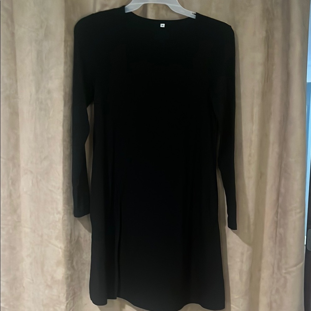Black Sheath Dress with Long Sleeves and Crew Neck